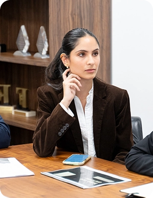 chica-atenta-ponencia