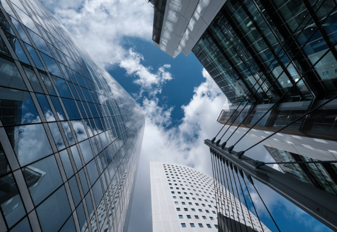 Real estate executives discussing financial talent needs at Advantere