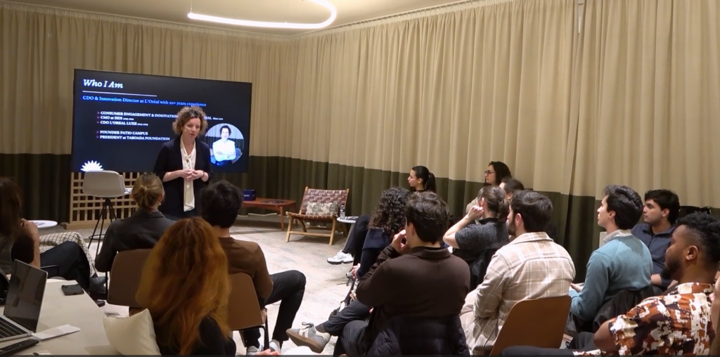 María Barrié speaking to Advantere students about leadership innovation and purpose in Madrid