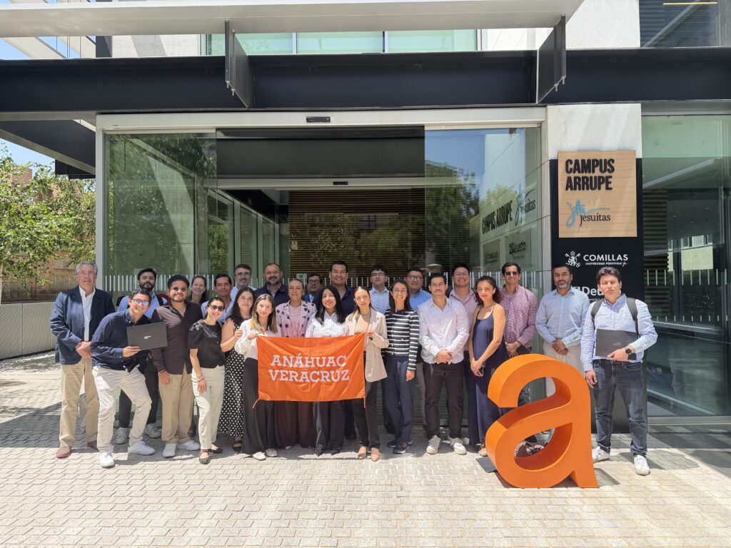 Universidad Anáhuac Veracruz students during a finance study tour at Advantere School of Management in Madrid